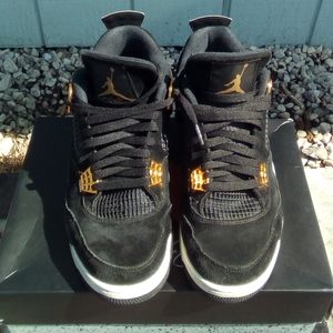 Retro Jordan Royalty 4s